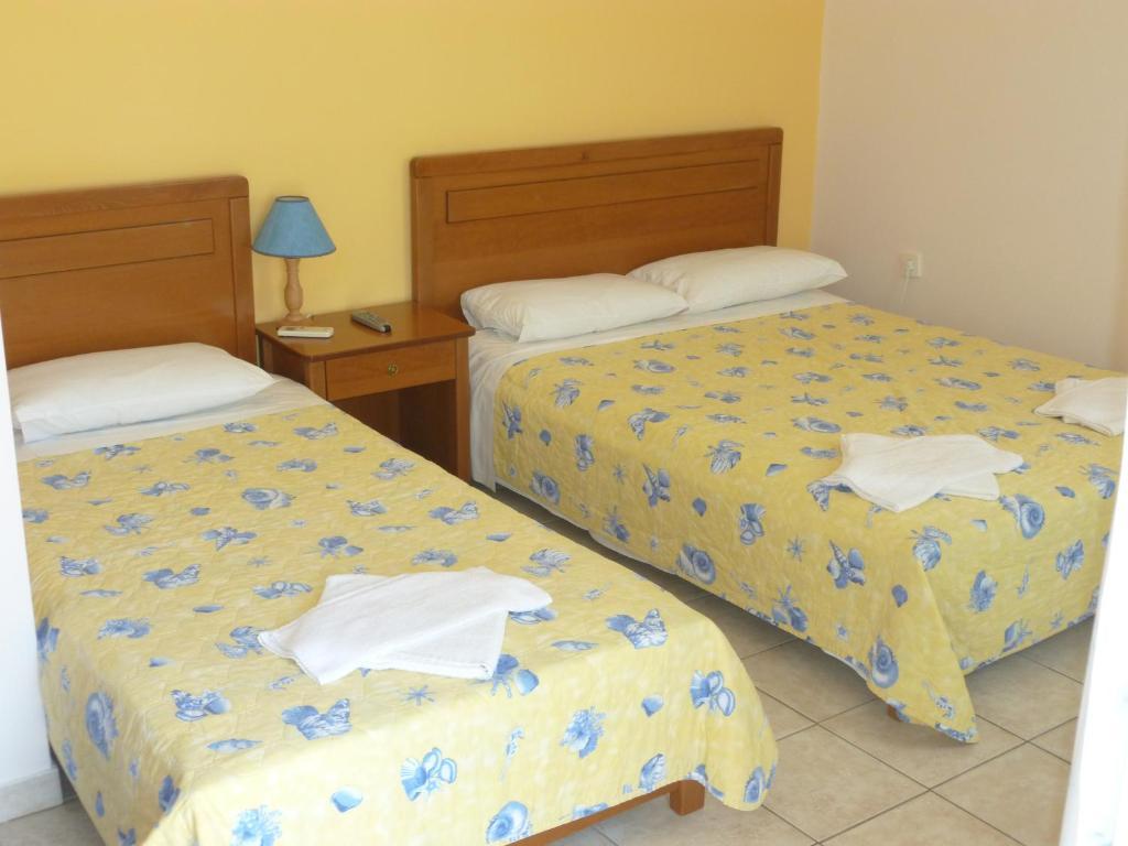 Peter & Tony Rooms Galissas Rum bild